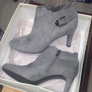 Bandolino “Layita” casual booties
Stylish Gray Ankle Boots